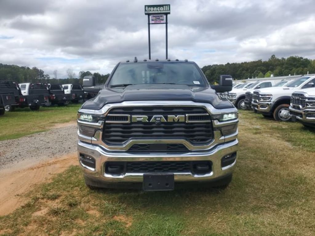 New 2025 Ram 3500 Chassis Cab 3500 TRADESMAN CREW CAB CHASSIS 4X4 60' CA Pickup