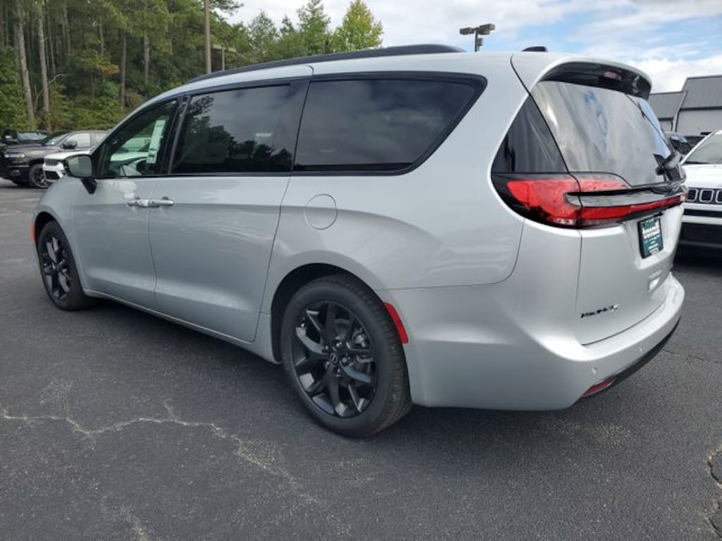 New 2026 Chrysler Pacifica LIMITED Passenger Van