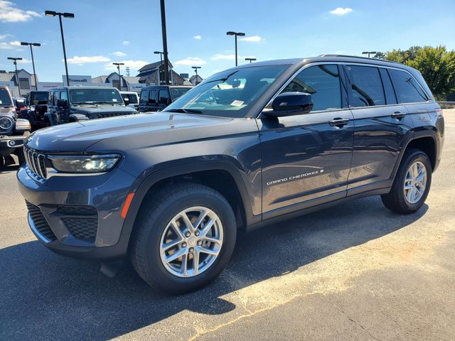2025 Jeep Grand Cherokee Laredo photo 3