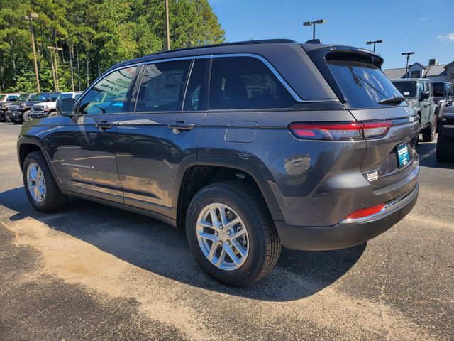 2025 Jeep Grand Cherokee Laredo photo 4