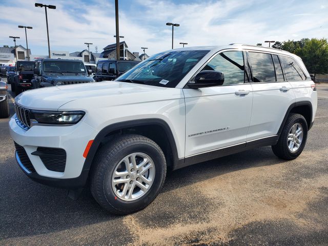 2025 Jeep Grand Cherokee Laredo photo 3