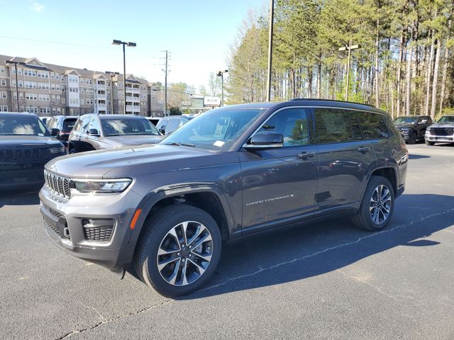 2025 Jeep Grand Cherokee Overland photo 3