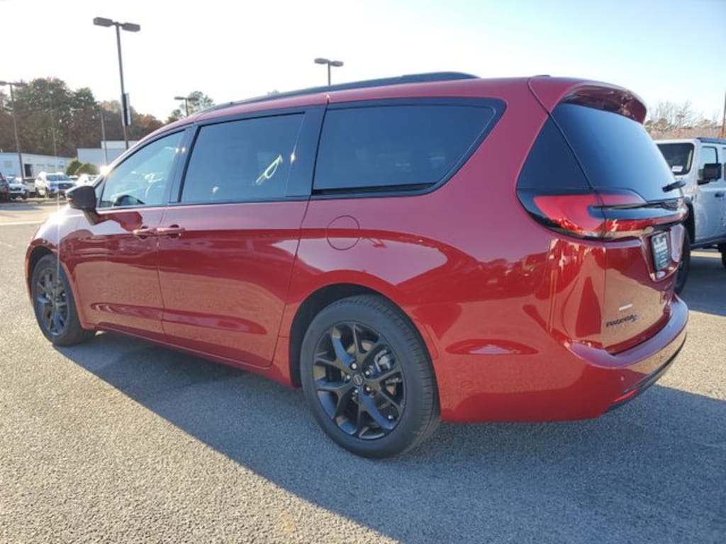 New 2026 Chrysler Pacifica LIMITED Passenger Van