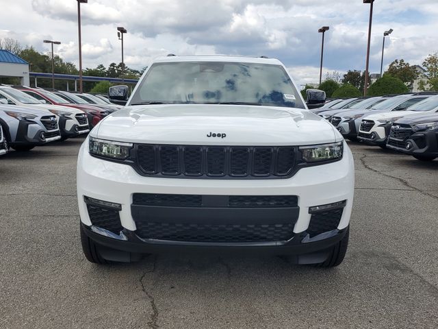 2025 Jeep Grand Cherokee Limited photo 2
