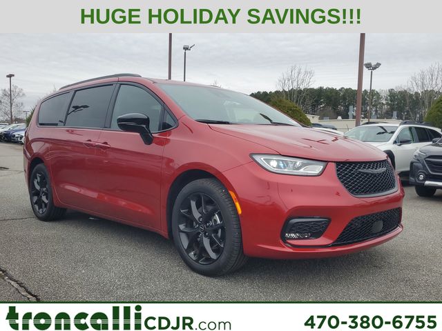 2026 Chrysler Pacifica Select's photo