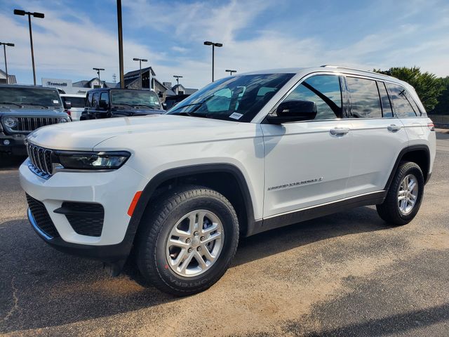 2025 Jeep Grand Cherokee Laredo photo 3
