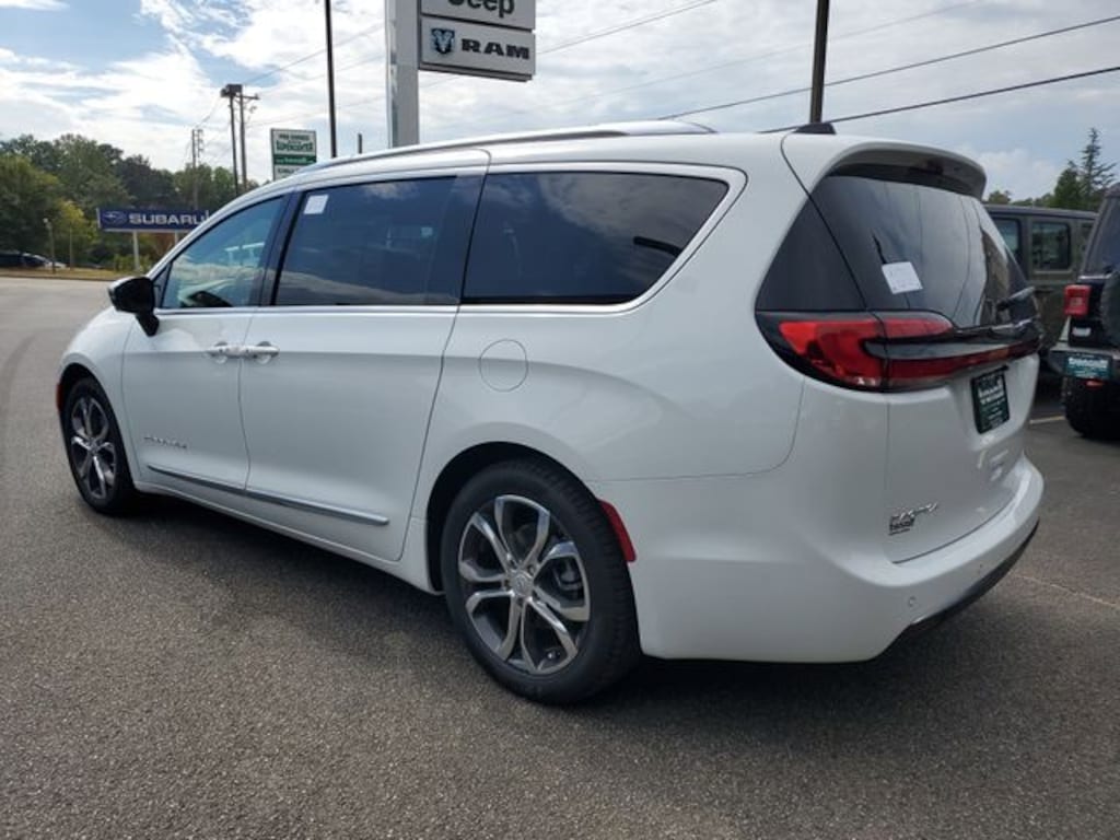New 2026 Chrysler Pacifica PINNACLE Passenger Van