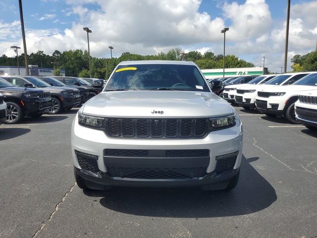 2025 Jeep Grand Cherokee Limited photo 2