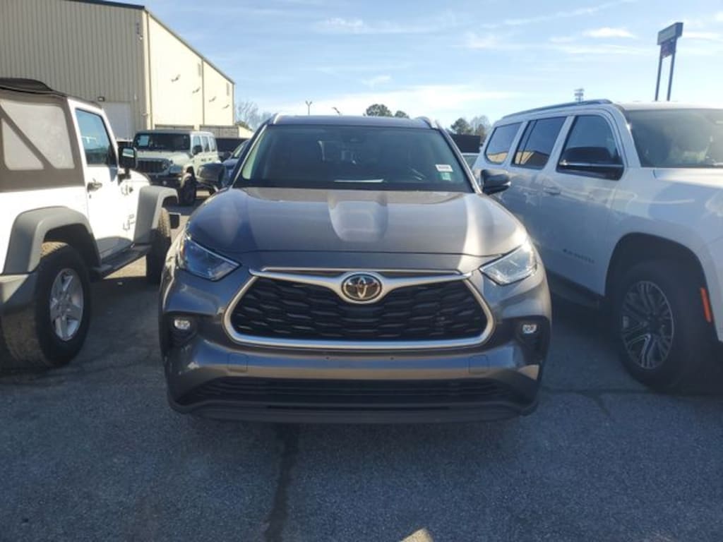 Used 2022 Toyota Highlander XLE SUV