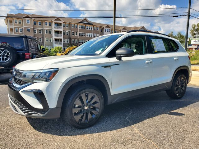 2022 Volkswagen Taos S photo 2