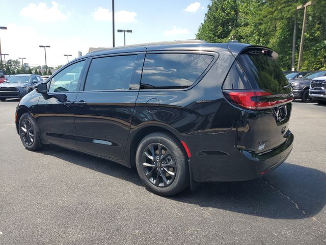 2025 Chrysler Pacifica photo 3