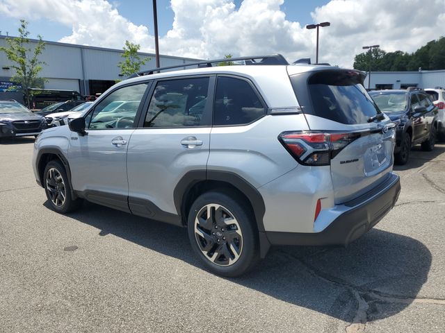 2025 Subaru Forester Premium photo 4