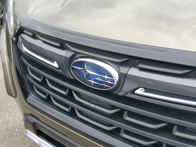 2023 Subaru Forester Touring photo 2