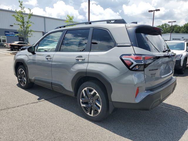 2025 Subaru Forester Premium photo 4