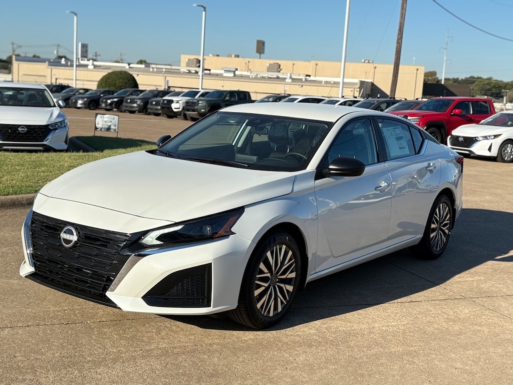 New 2025 Nissan Altima SV Sedan