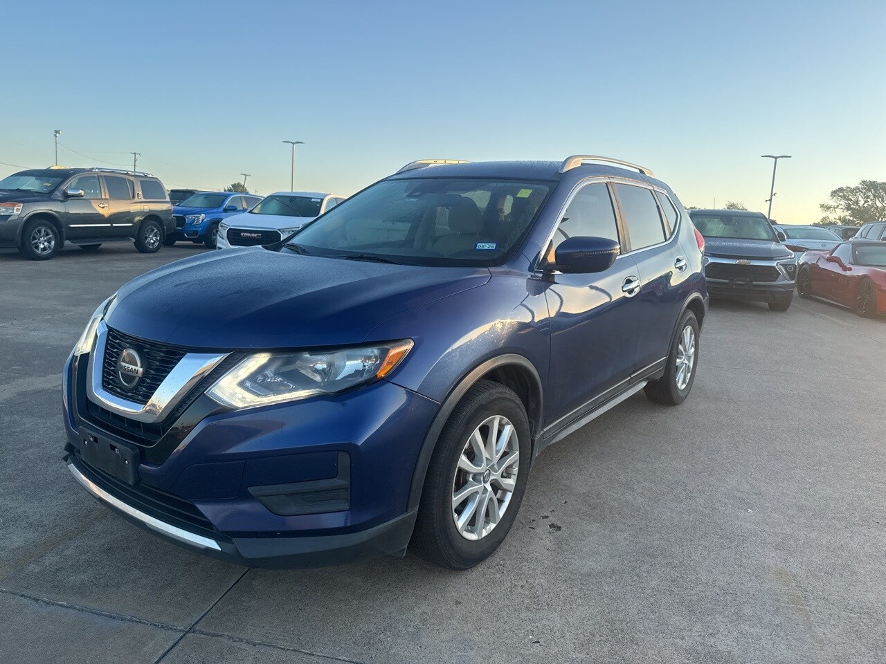 2019 Nissan Rogue SV photo 3