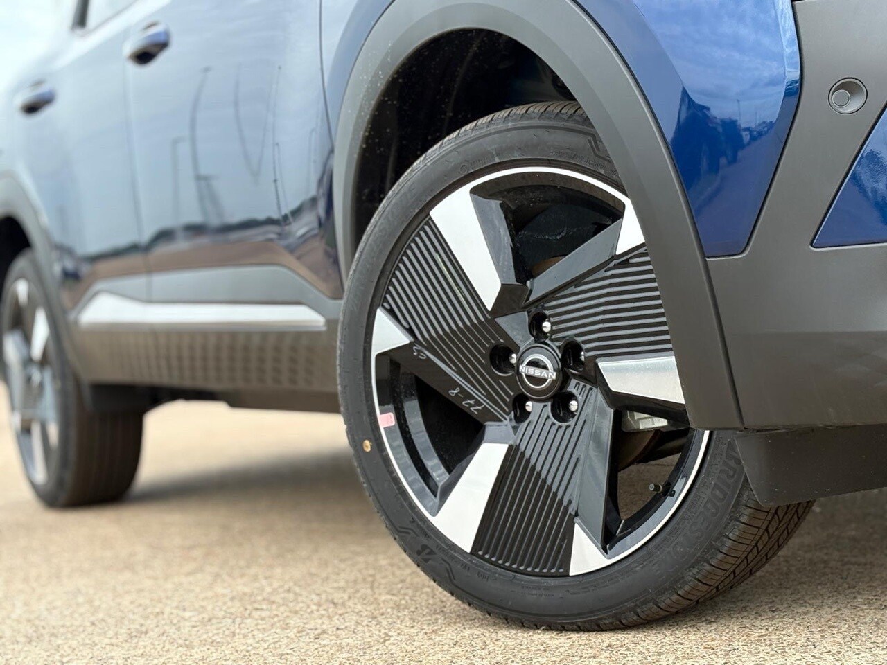 2026 Nissan Kicks SR photo 3