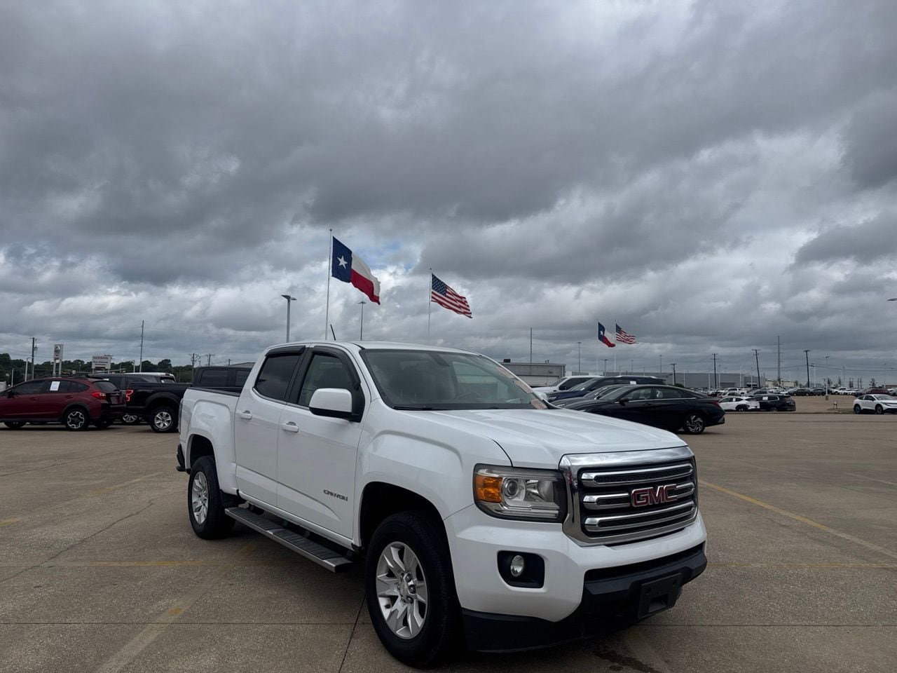 Summit White 2017 GMC Canyon SLE Crew Cab Pickup Truck 4X2 6-Speed Automatic