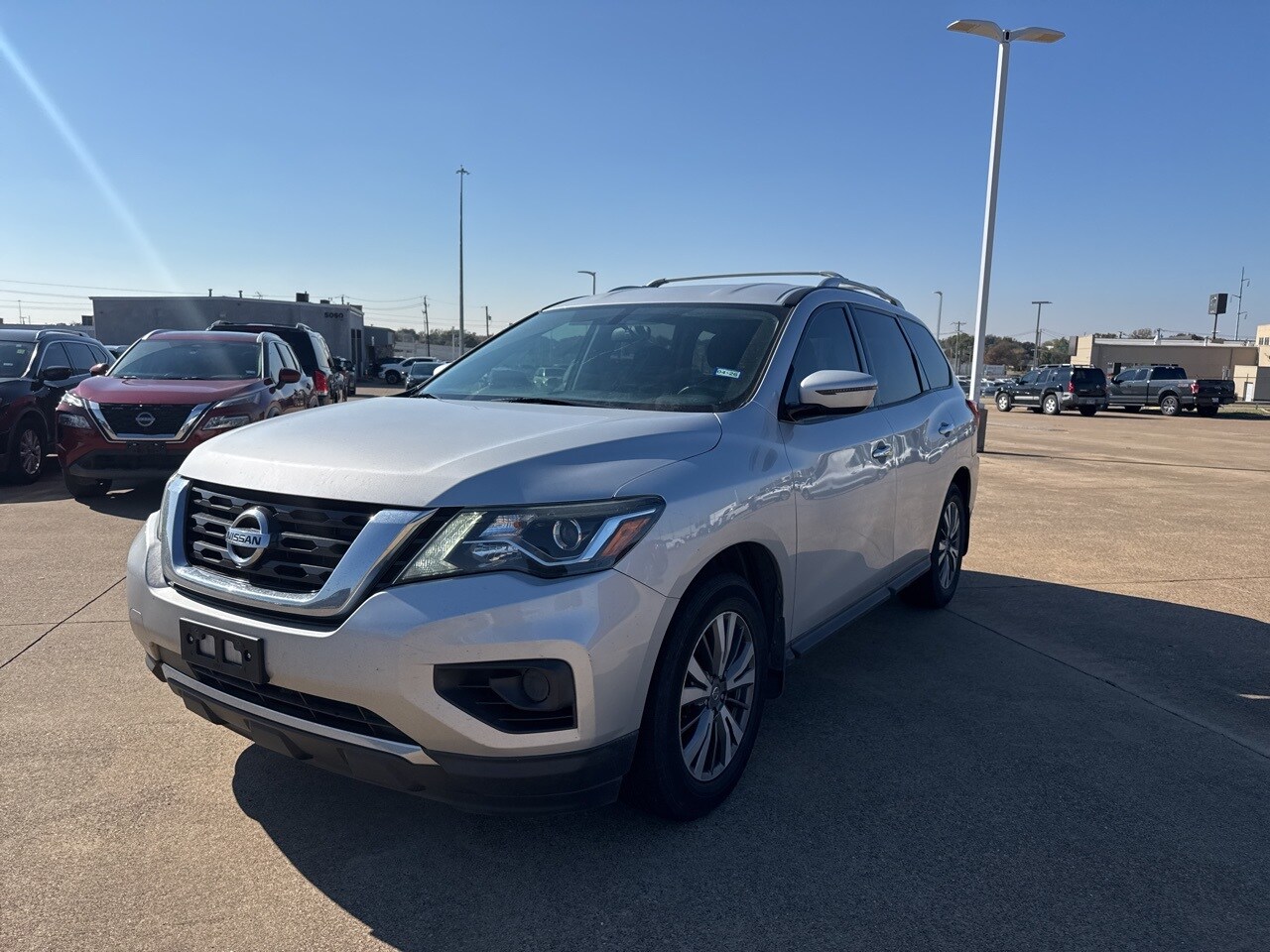 2020 Nissan Pathfinder S photo 3