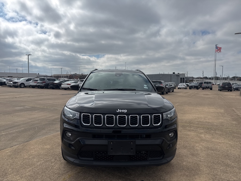 Used 2025 Jeep Compass Latitude SUV