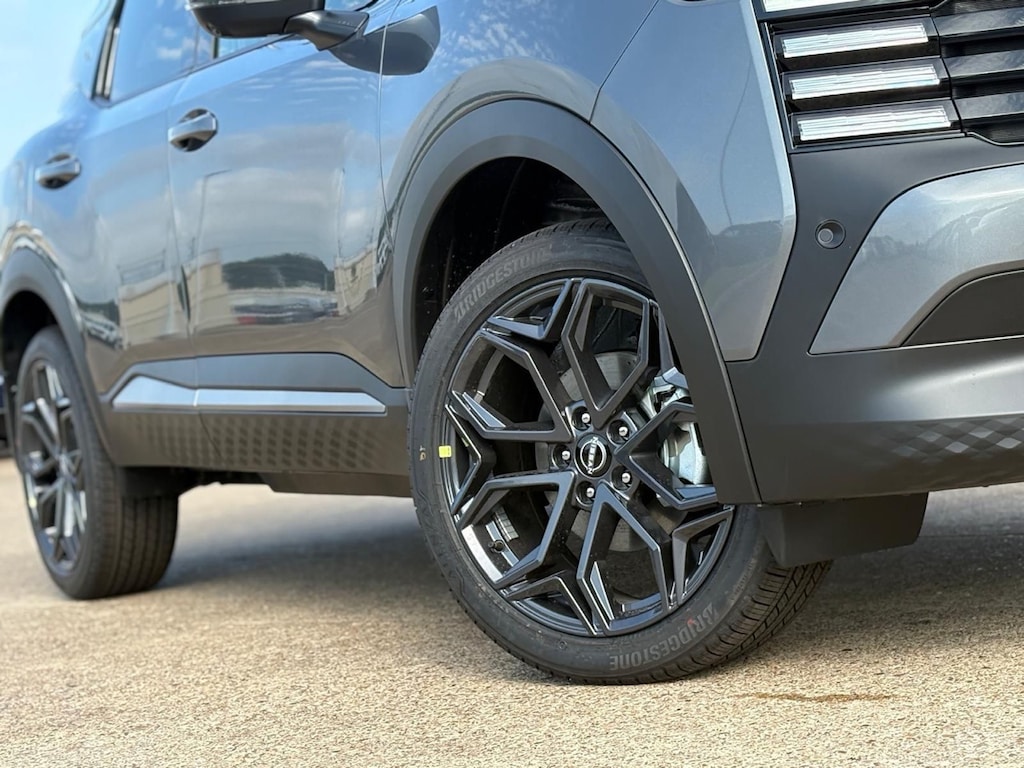 New 2026 Nissan Kicks SR SUV