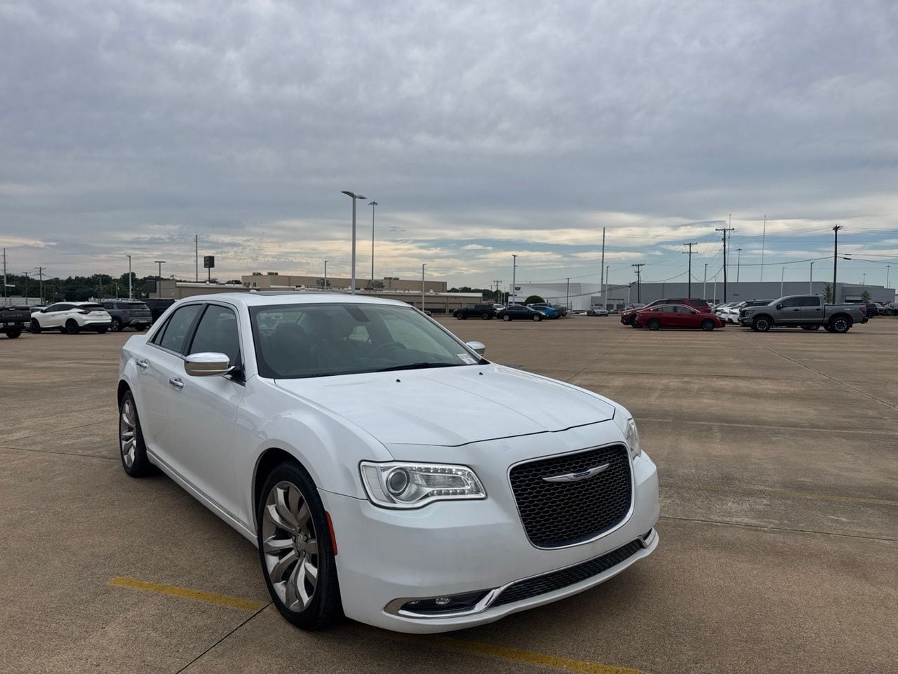 Bright White Clearcoat 2020 Chrysler 300 Limited RWD Sedan Rear-Wheel Drive 8-Speed Automatic