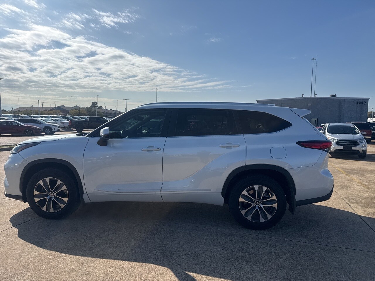 2023 Toyota Highlander XLE photo 3