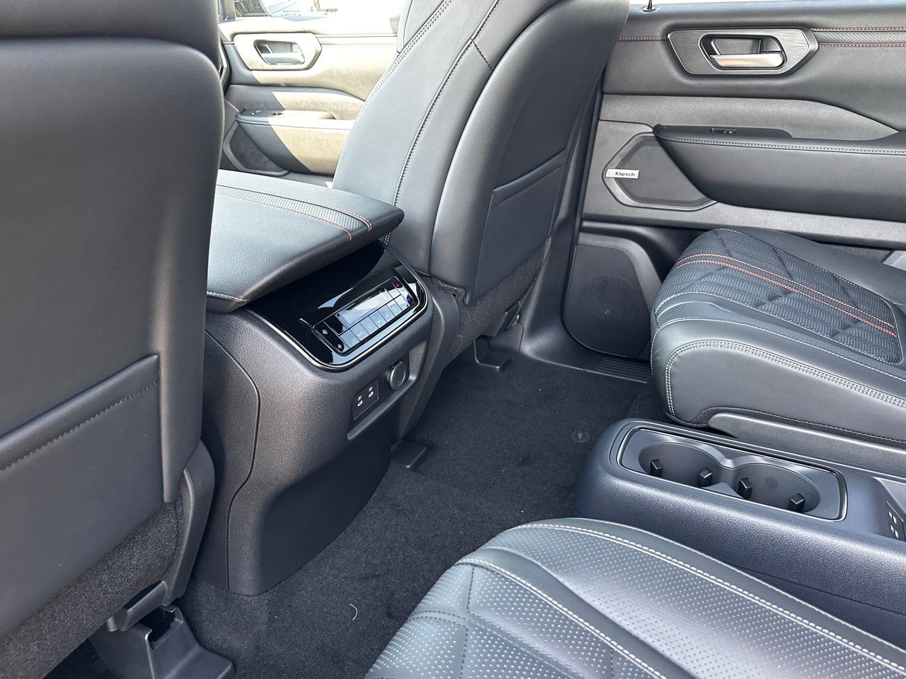 2026 Nissan Armada PRO-4X - Photo 21