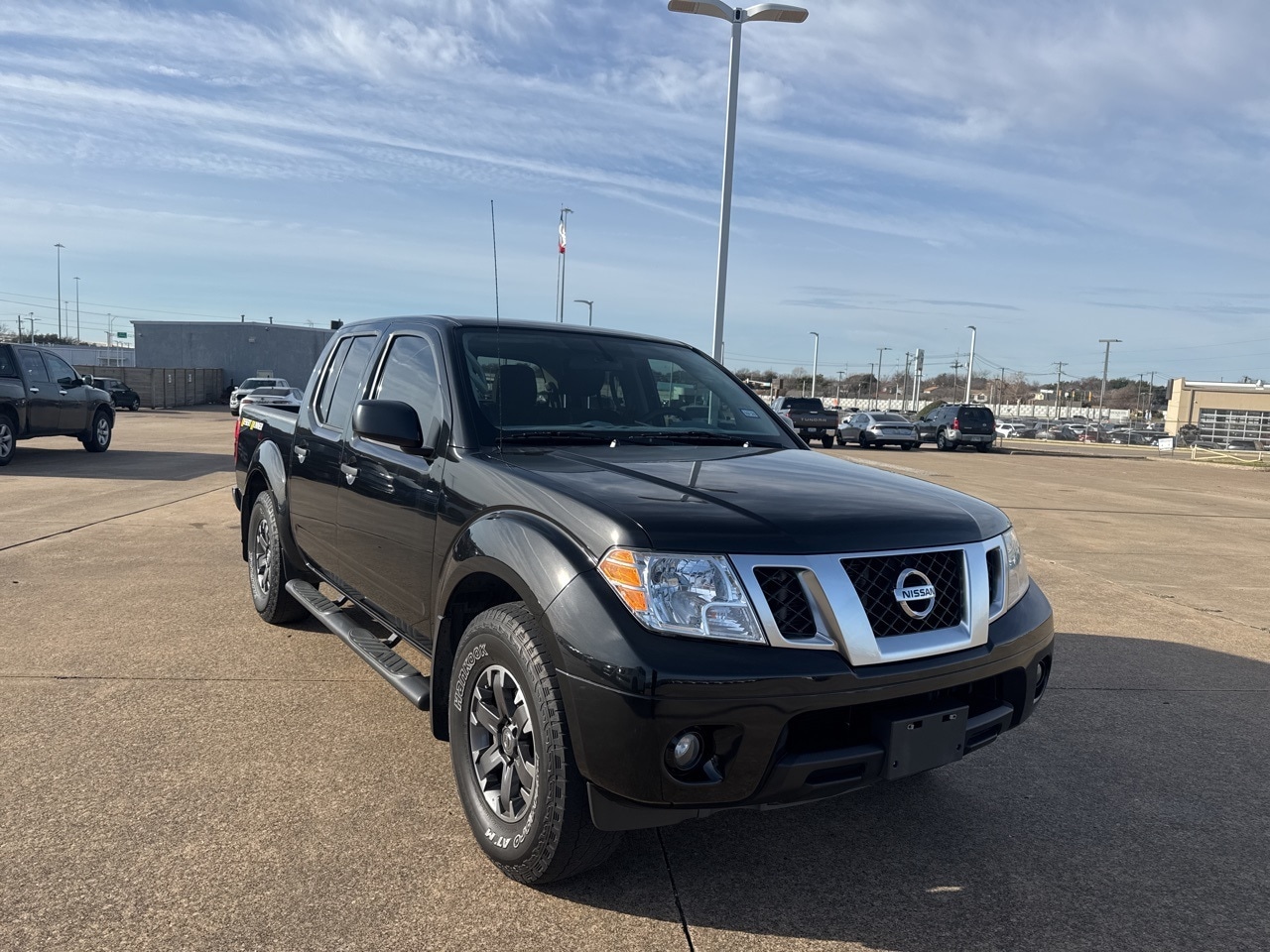 2019 Nissan Frontier Desert Runner's photo