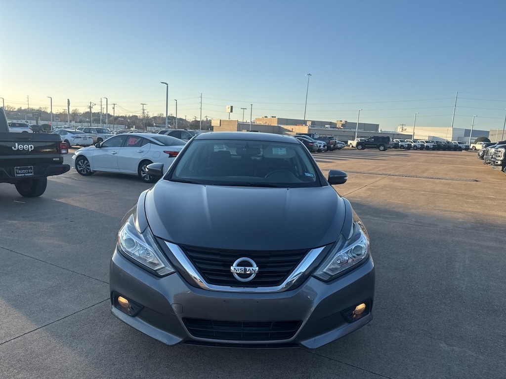 Used 2017 Nissan Altima 2.5 SV Sedan