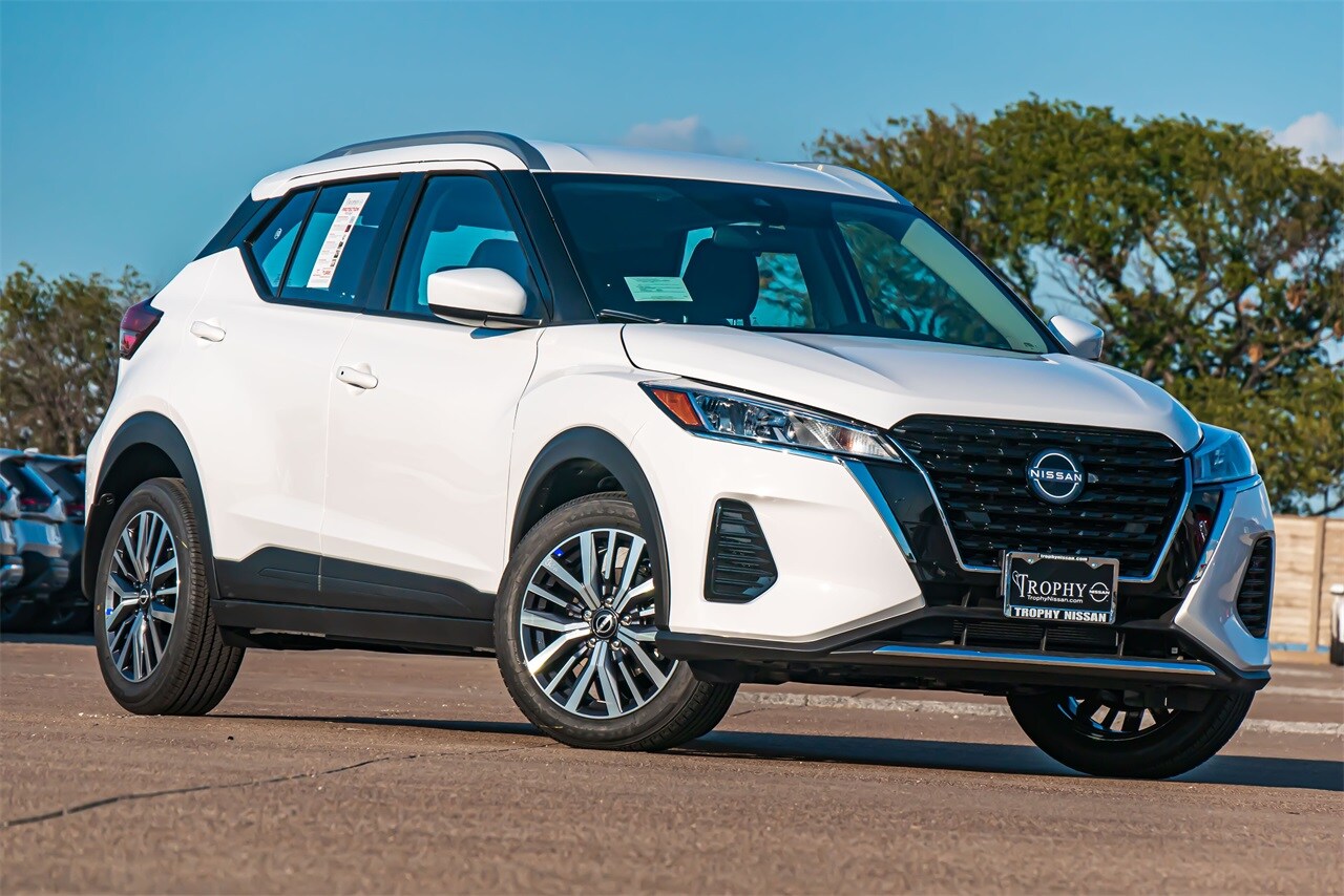 2024 Nissan Kicks SV photo 2