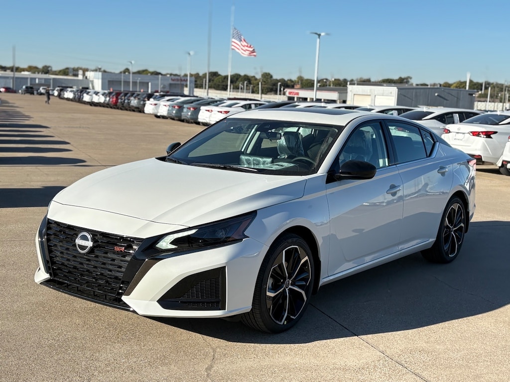 New 2025 Nissan Altima SR Sedan