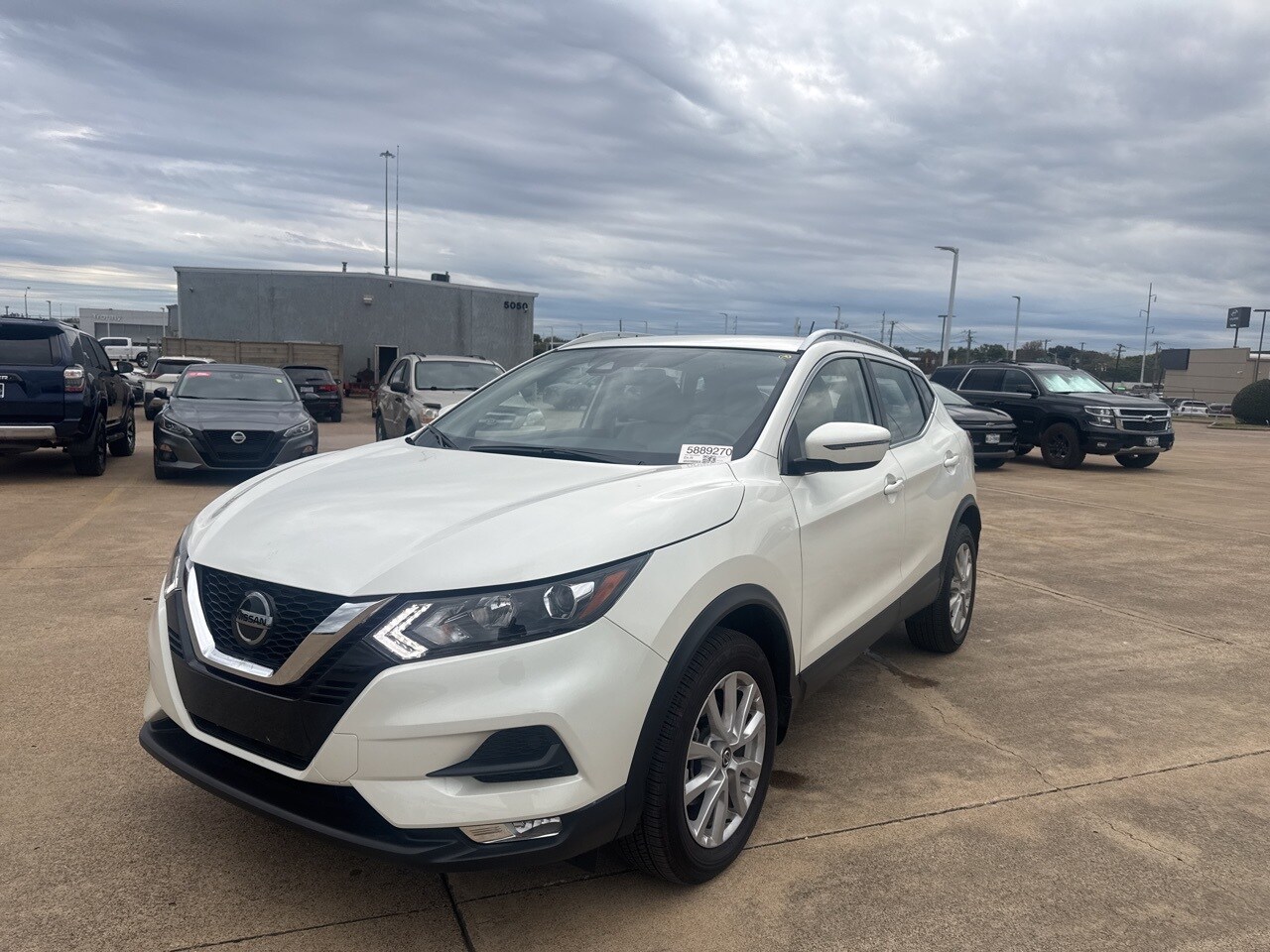 2022 Nissan Rogue Sport SV photo 3