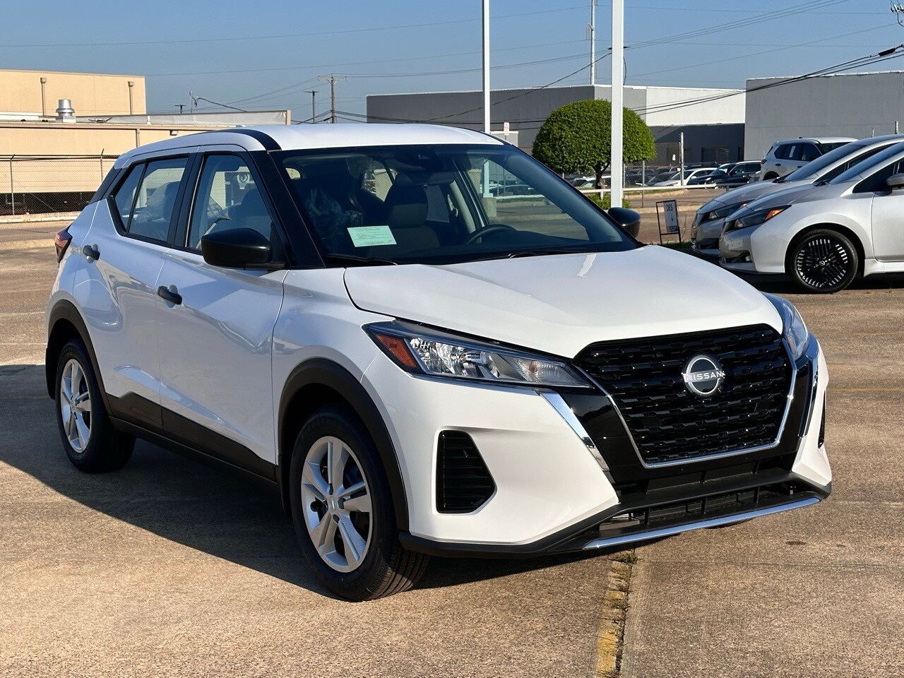 2025 Nissan Kicks Play S photo 3