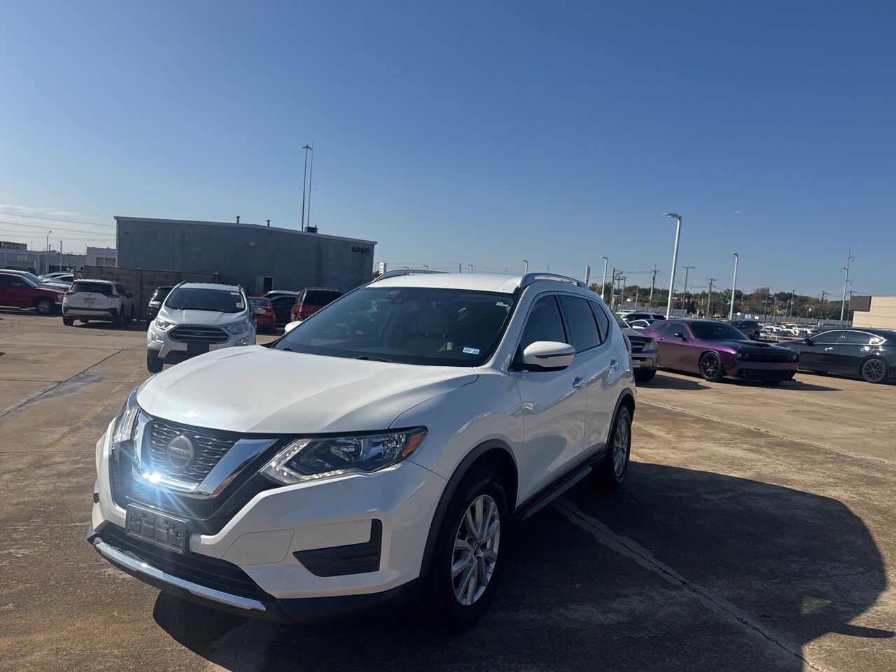 2019 Nissan Rogue SV photo 3
