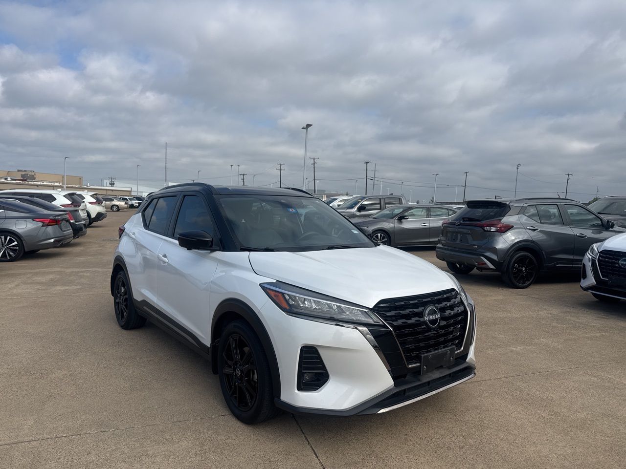 2022 Nissan Kicks SR