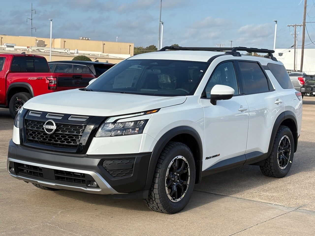 2025 Nissan Pathfinder Rock Creek photo 2