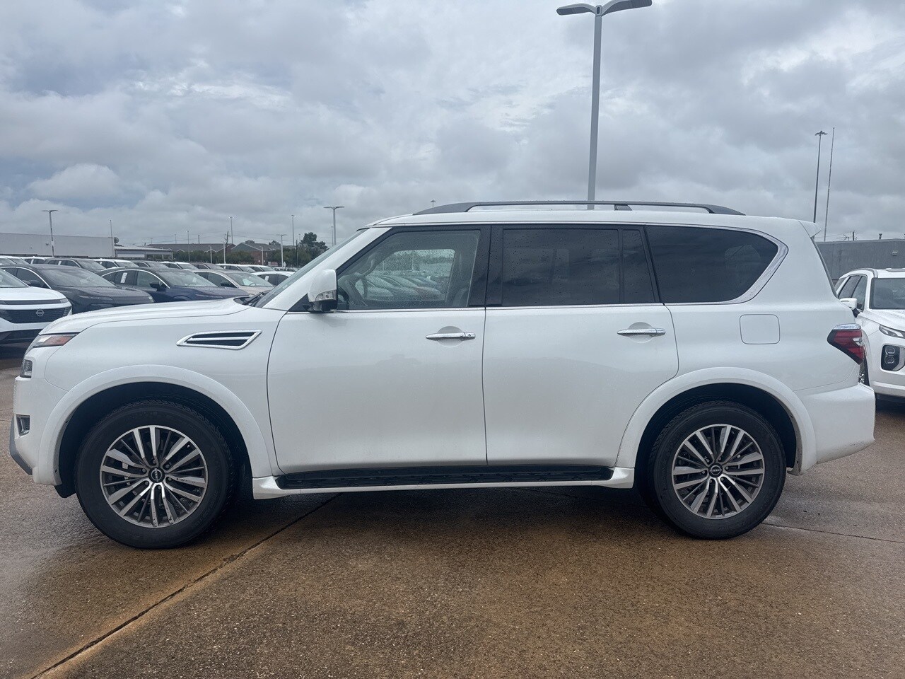 2023 Nissan Armada SL photo 2