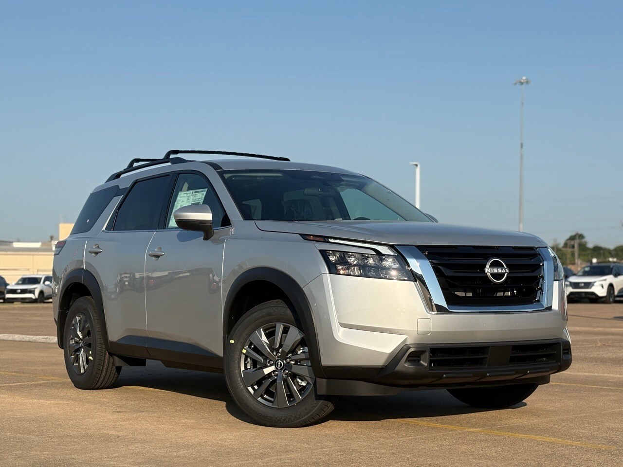 2025 Nissan Pathfinder SV photo 2