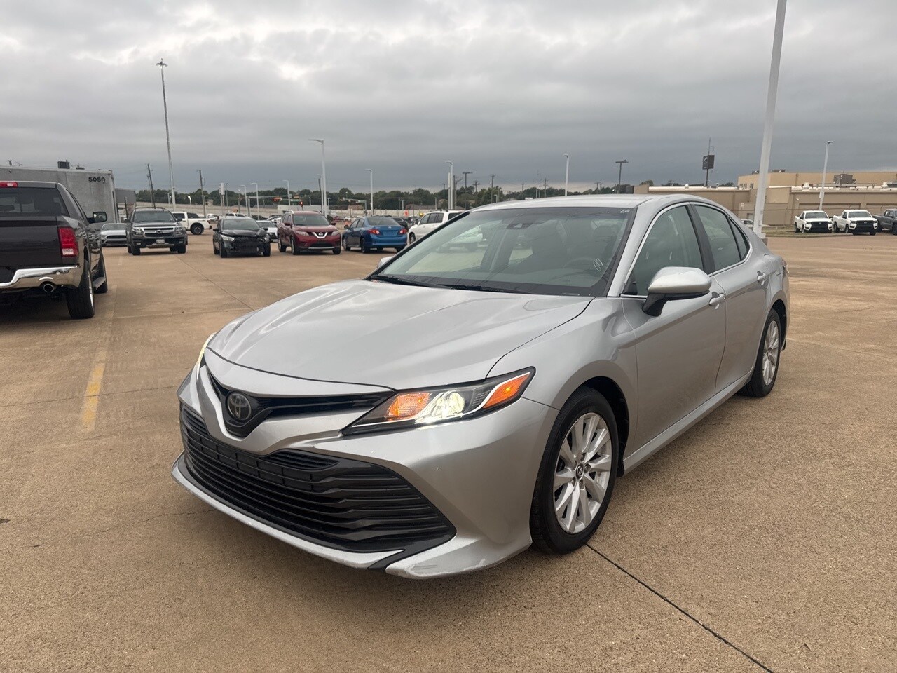2018 Toyota Camry SE XLE photo 3