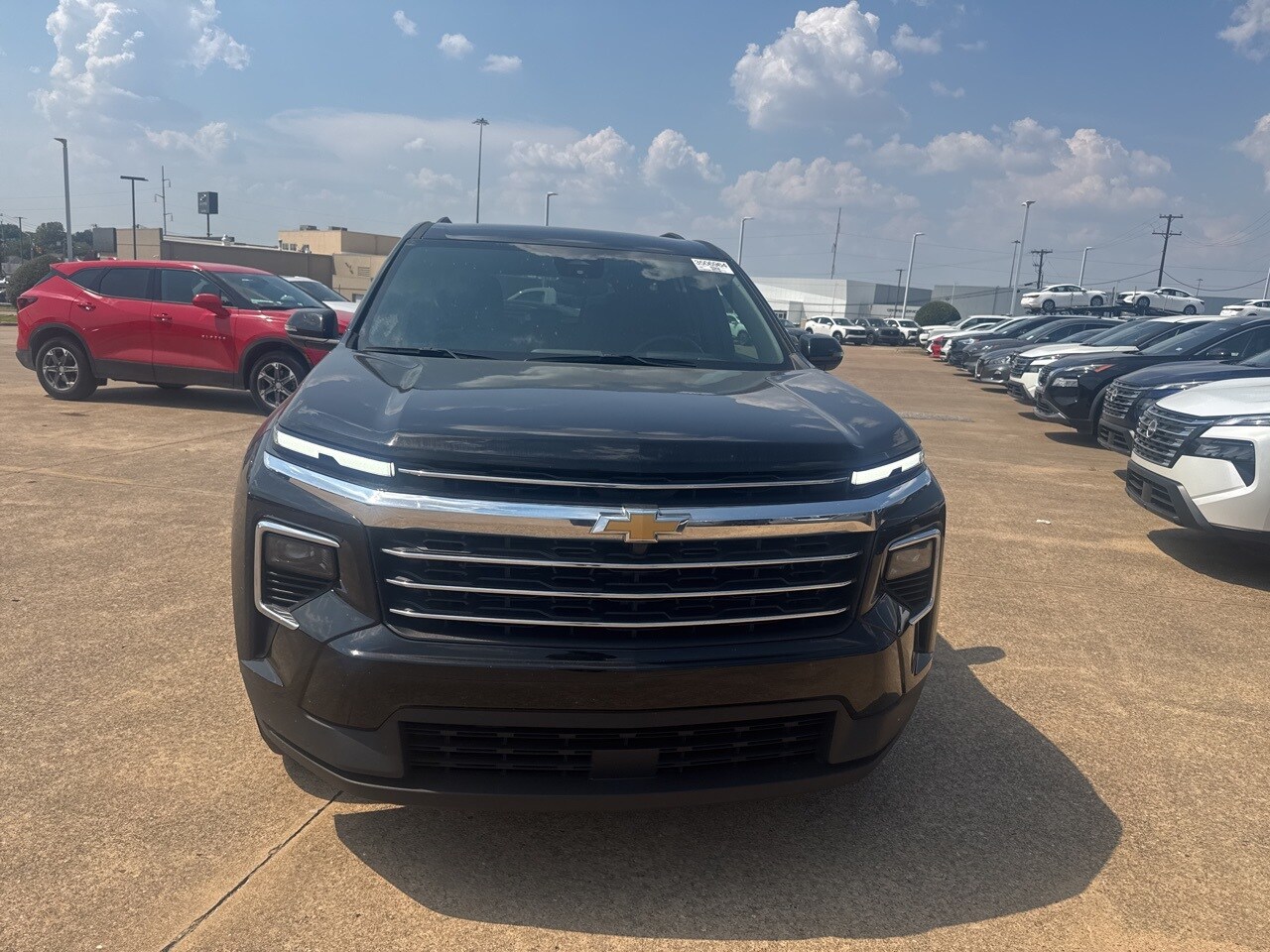 2025 Chevrolet Traverse photo 2