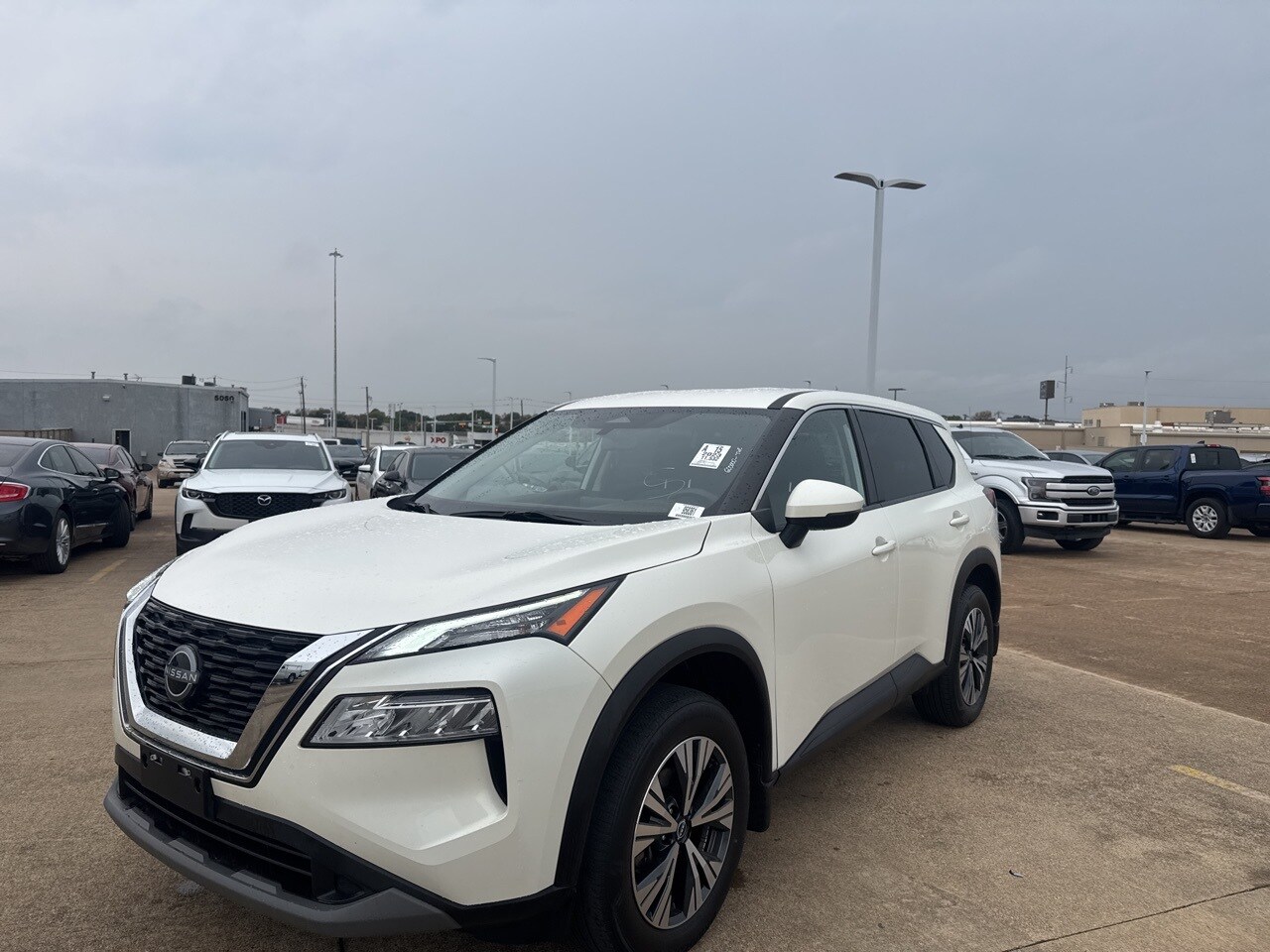 2023 Nissan Rogue SV photo 3