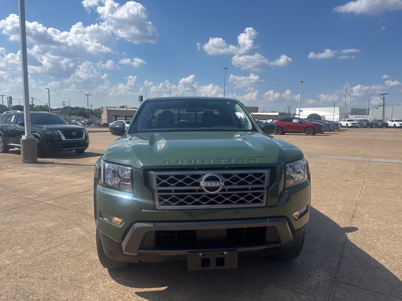 2022 Nissan Frontier SV photo 2