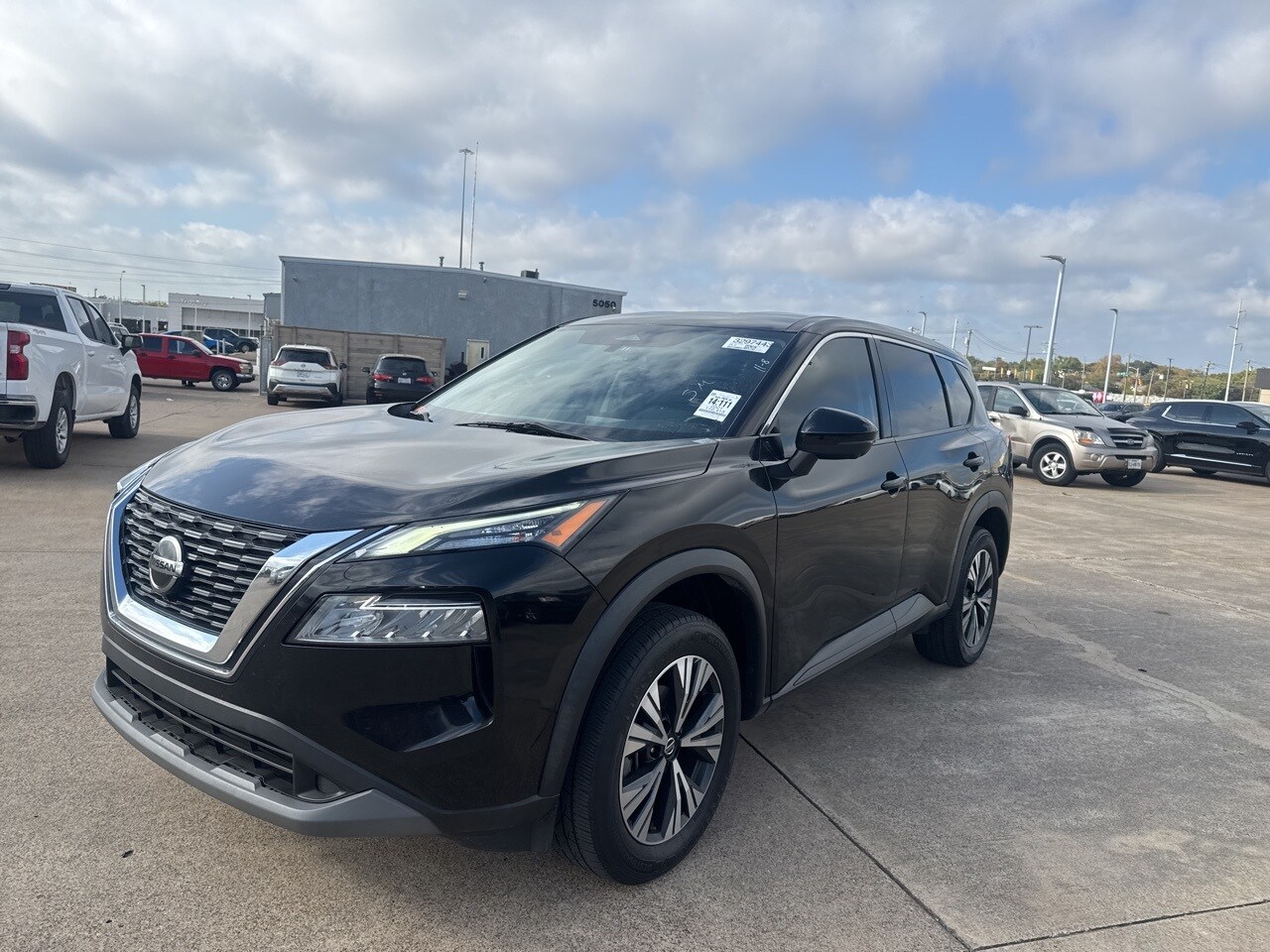 2021 Nissan Rogue SV photo 3