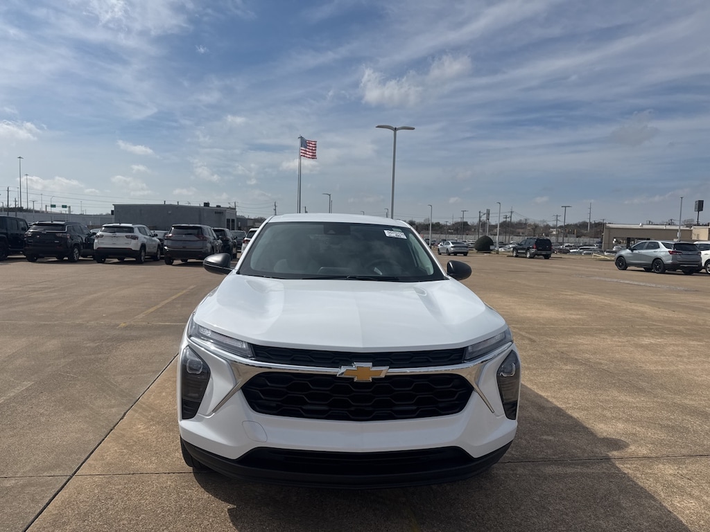 Used 2025 Chevrolet Trax LS SUV