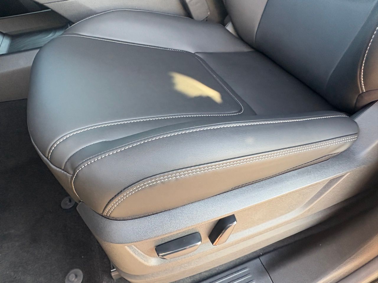 2026 Nissan Armada SV - Photo 19