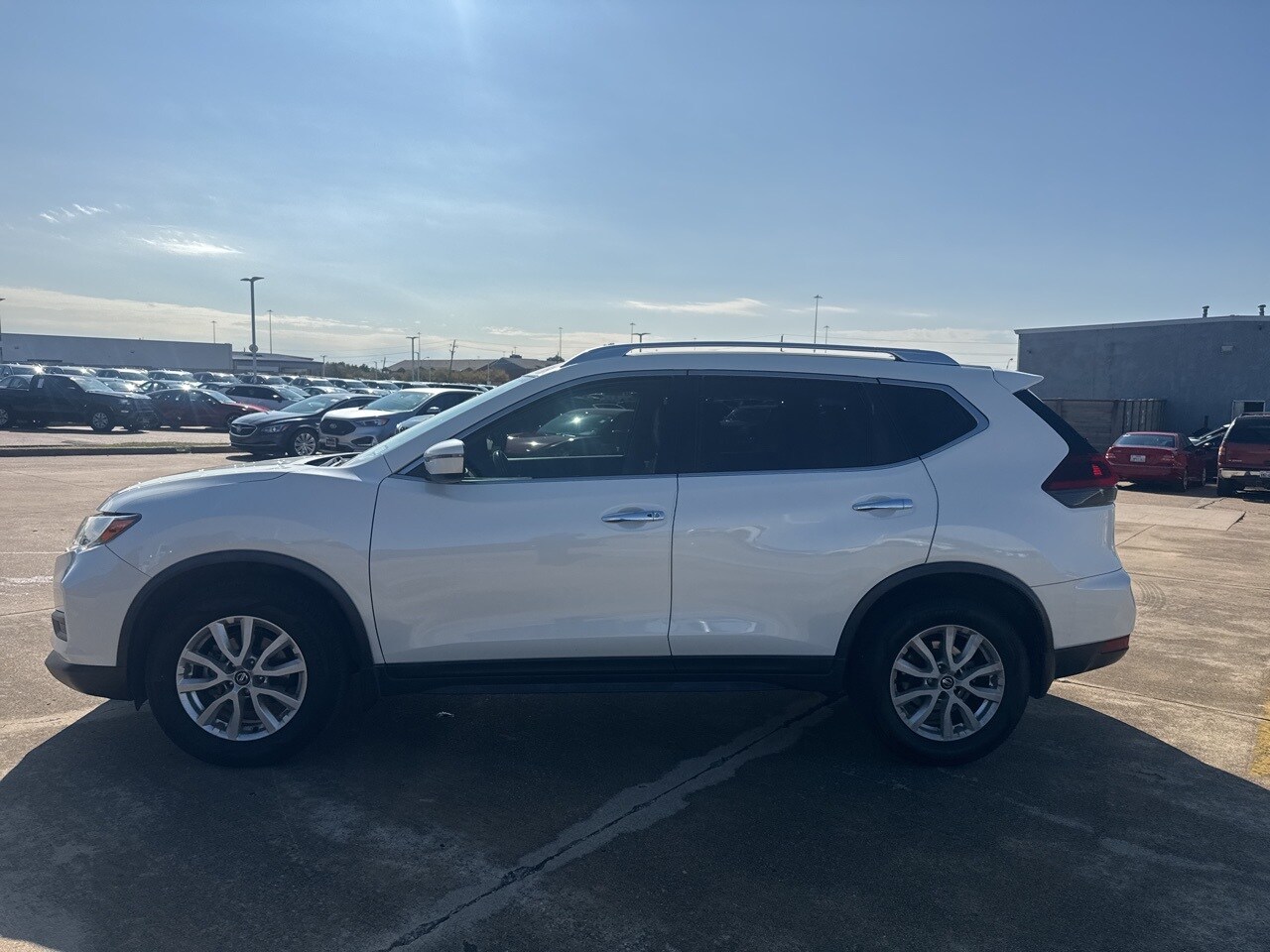 2019 Nissan Rogue SV photo 4