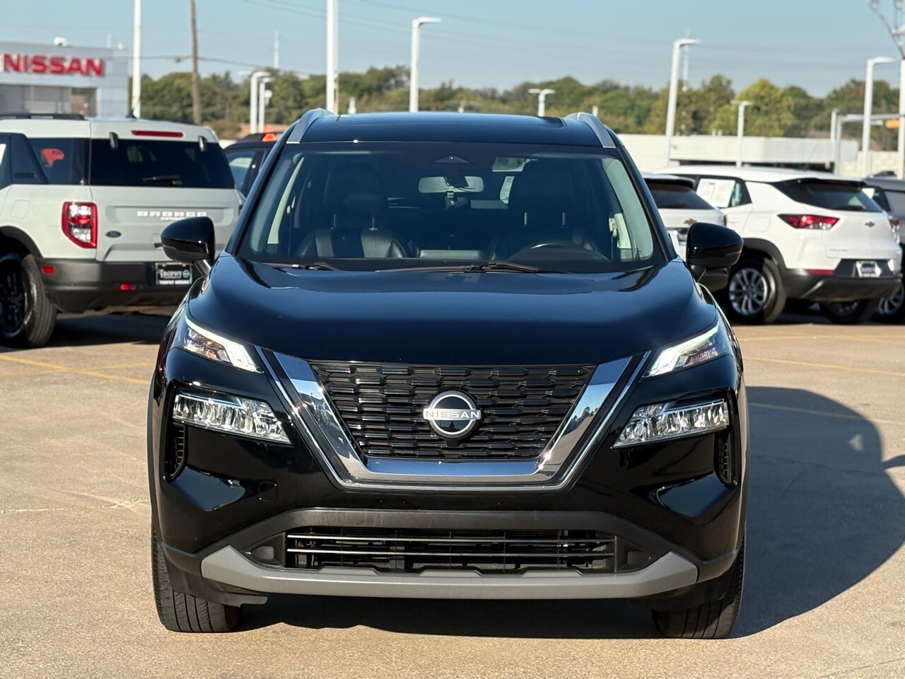 2022 Nissan Rogue SV photo 2