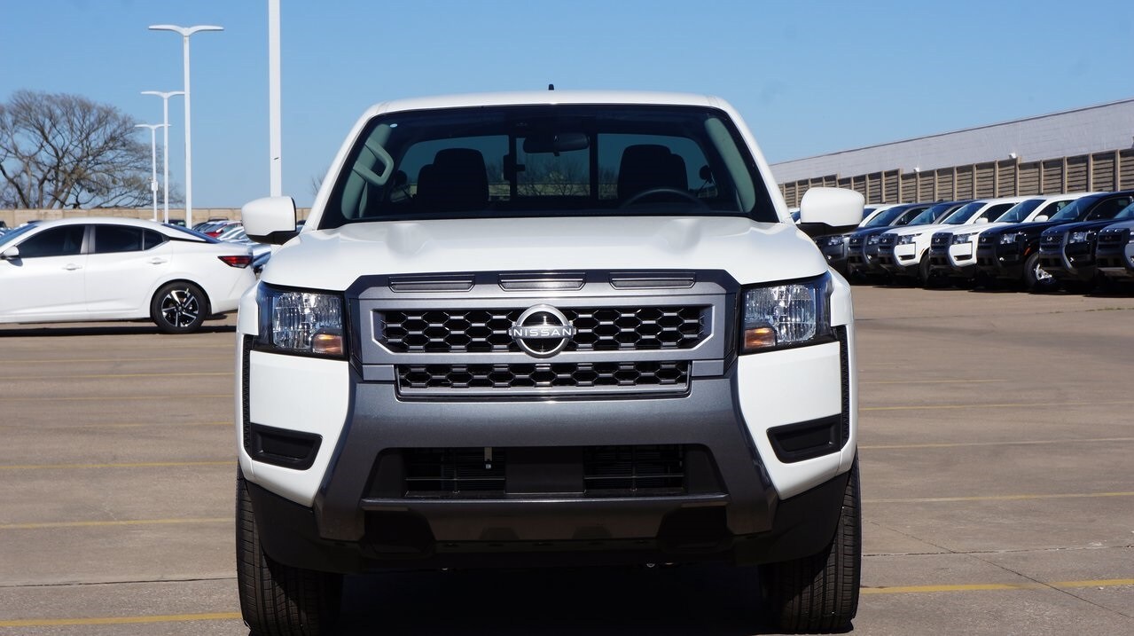 2025 Nissan Frontier SV photo 2