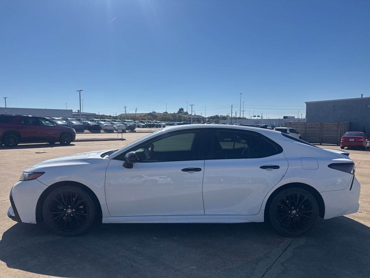 2021 Toyota Camry SE photo 2